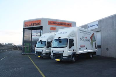 Lastas Trucks Danmark A/S leverer to stk. DAF LF 210 FA 14 T med Kel-Berg kasseopbygning til Jydsk Tagteknik A/S
