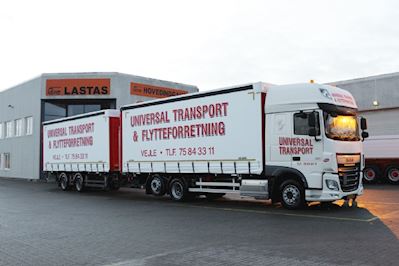 Flot DAF XF 460 FAR SSC AS-T med en Kel-Berg 2 akslet vekselladskærre til Universal Transport & Flytteforretning